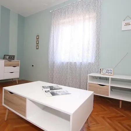 In With Seaview, Balcony, Air Condition, Wifi