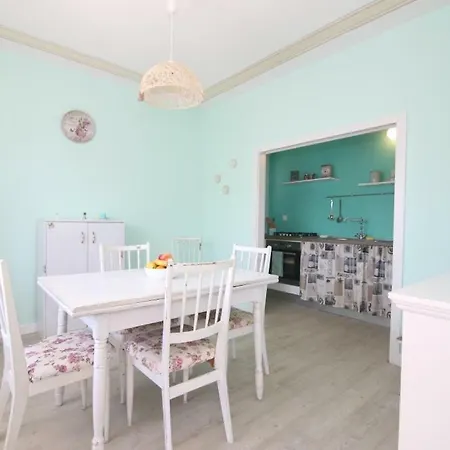 In With Seaview, Balcony, Air Condition, Wifi Apartment *